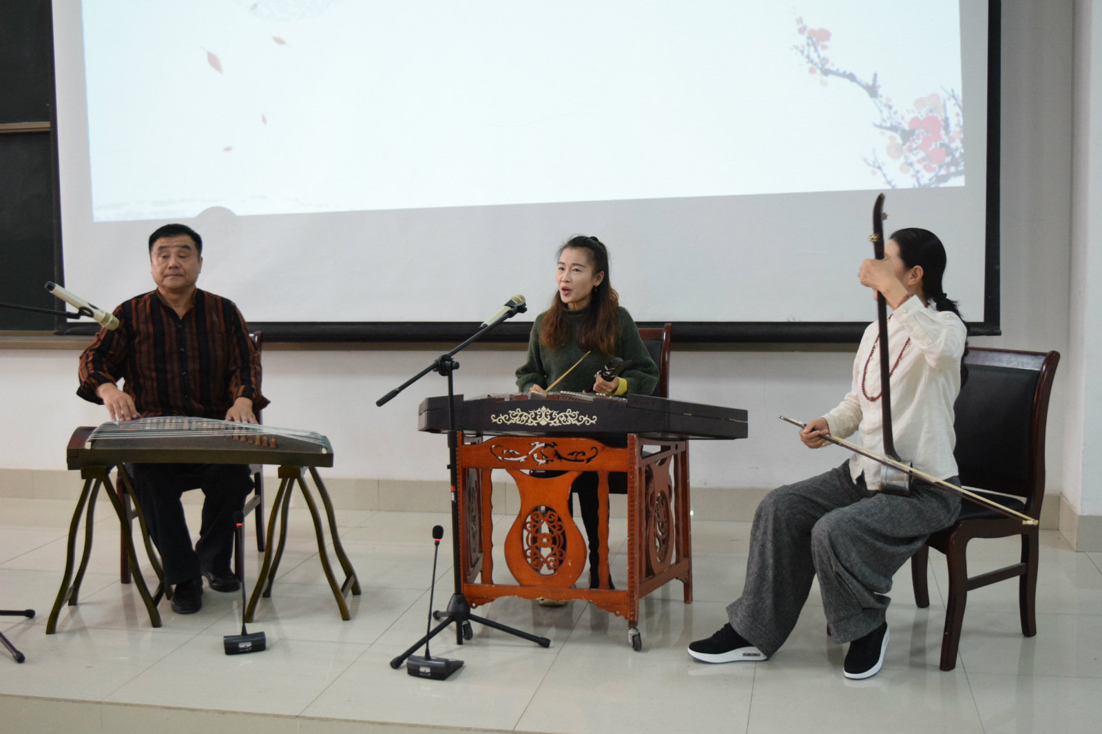 非遗专家团走进学院